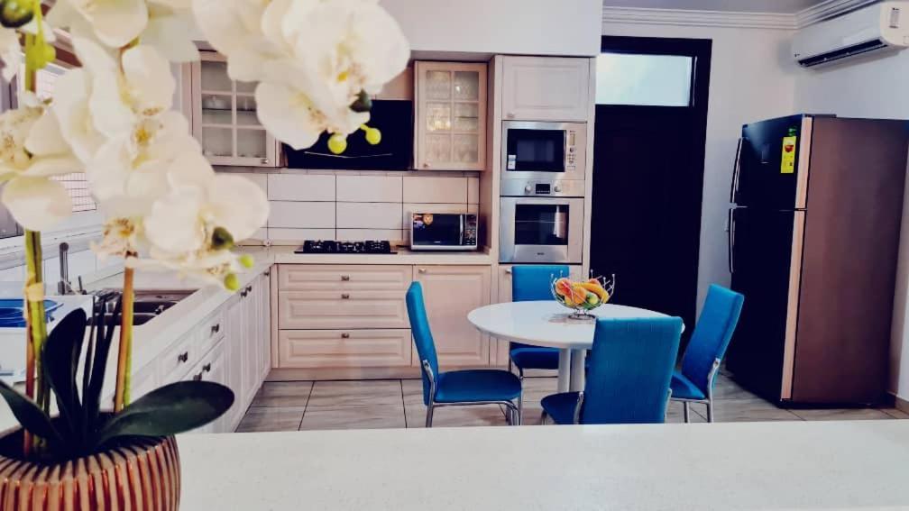 Bertha'S Court D-Plus Apartments Dzorwulu Zewnętrze zdjęcie